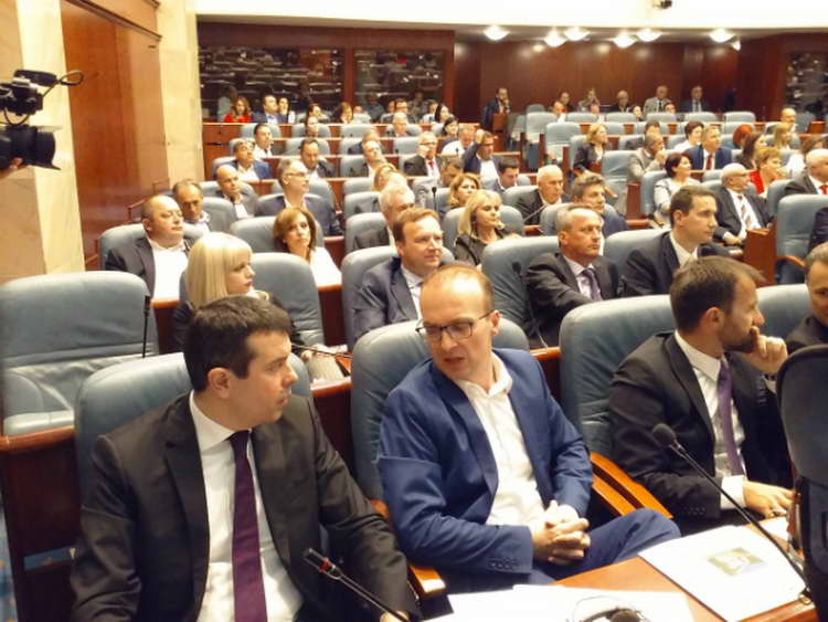 ВМРО-ДПМНЕ ја достави во Собранието интерпелацијата за Владата на Заев