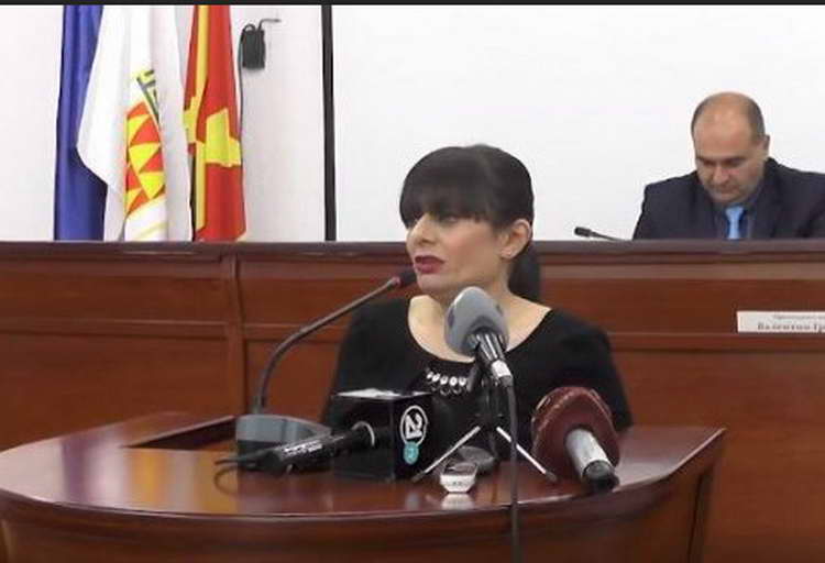 Советничка од ВМРО-ДПМНЕ во Битола одбива да го врати службениот „Ајфон“