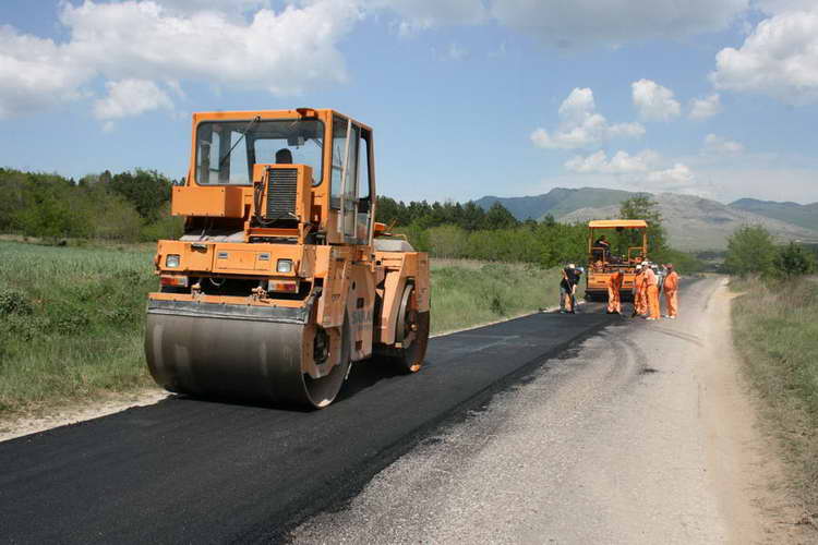 Се асфалтира патот кон вештачкото езеро во Прилеп