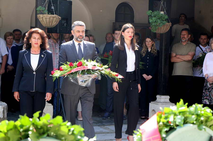 Делегација на СДСМ положи цвеќе на гробот на Гоце Делчев