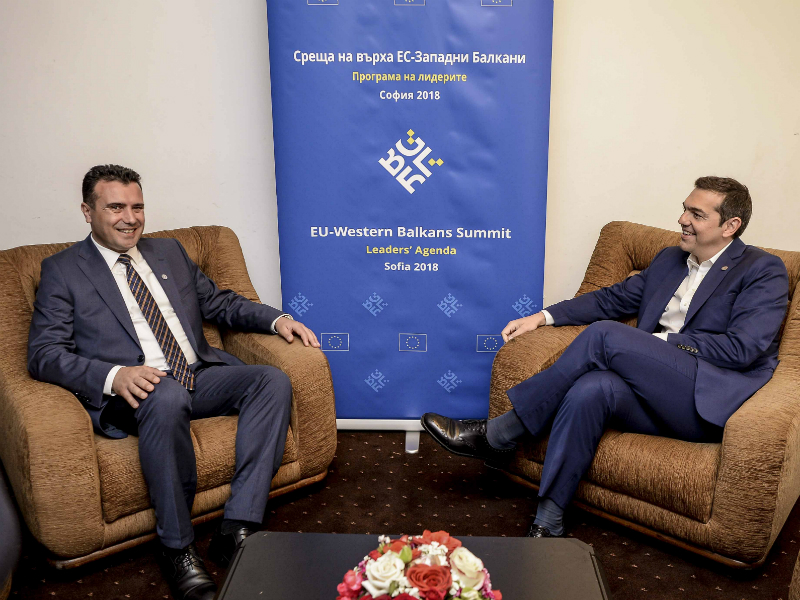 Заев се сретна со Ципрас, Макрон зборува за реформи, а потоа приклучување кон ЕУ