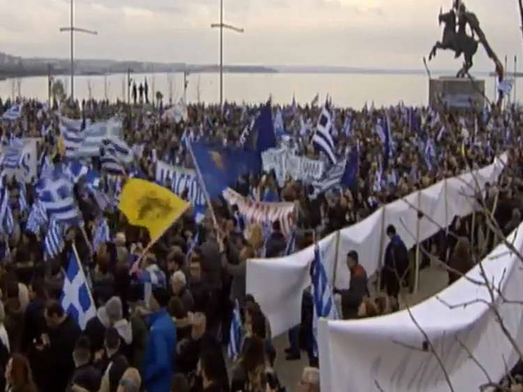 Протести во 13 градови во Грција, МНР апелира македонските граѓани да бидат претпазливи