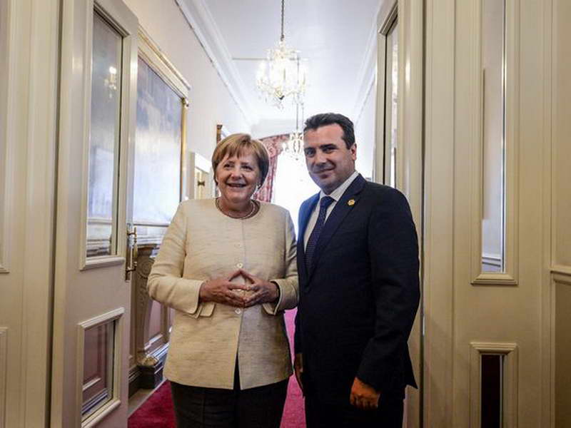 Самит во Берлин: Македонија се бори за јуни, Меркел и Макрон туркаат кон септември