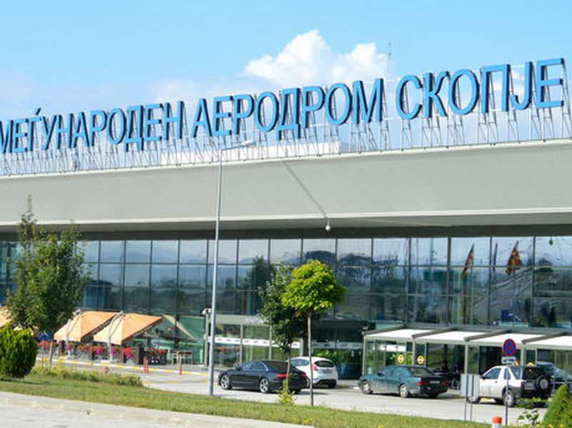 Влада: Од вечерва затворени сите гранични премини и аеродромот во Скопје