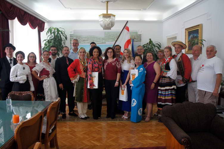 Учесниците на „Илинденски денови“ на прием кај битолската градоначалничка