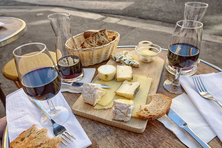 Во Охрид фестивал на виното и сирењето