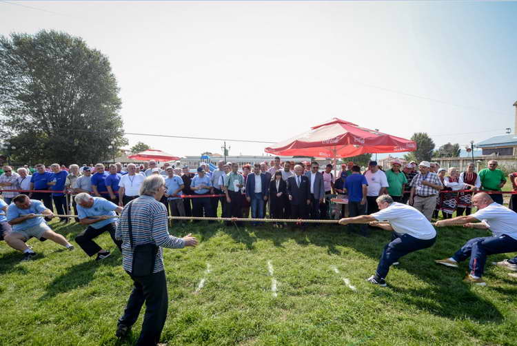 Заев и Царовска ги отворија пензионерските спортски игри во Радовиш