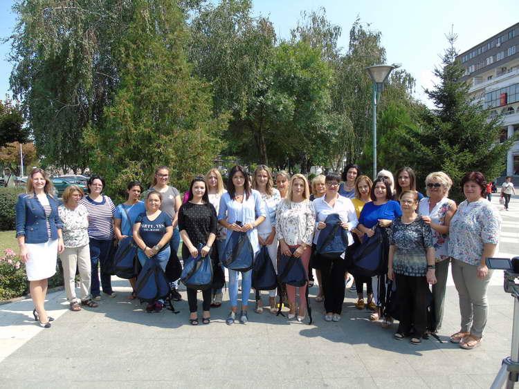 СДСМ Прилеп: Во пресрет на новата учебна година, помош за социјално загрозените семејства