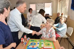 Европски Прилеп со зголемена грижа за старите лица и бездомниците
