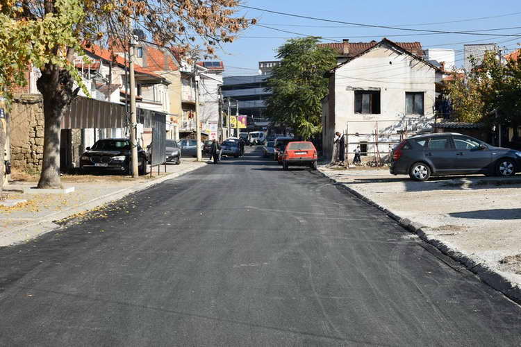 Нов асфалт на „Андон Слабејко“