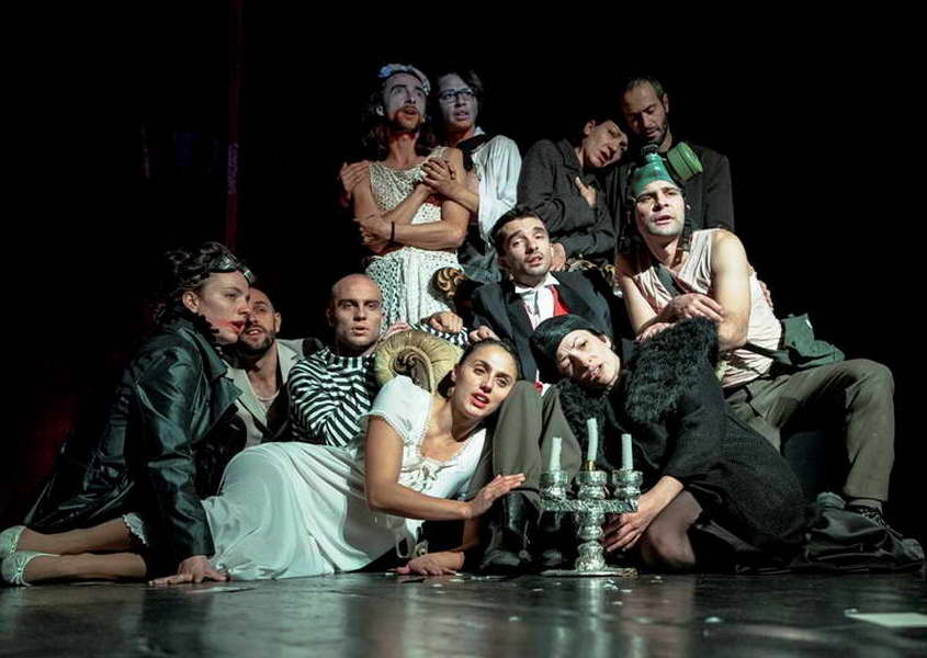 Во чест на Горан Стефановски, прилепскиот театар во Никшиќ ја одигра претставата „Љубовни пози на историјата“