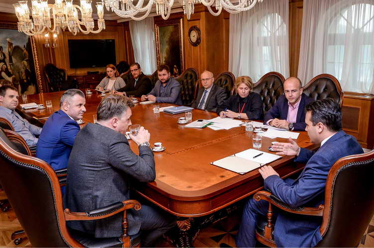 Заев и Тевдовски: Владата останува посветена на поддршка на развојните програми на општините за подобри услуги за граѓаните