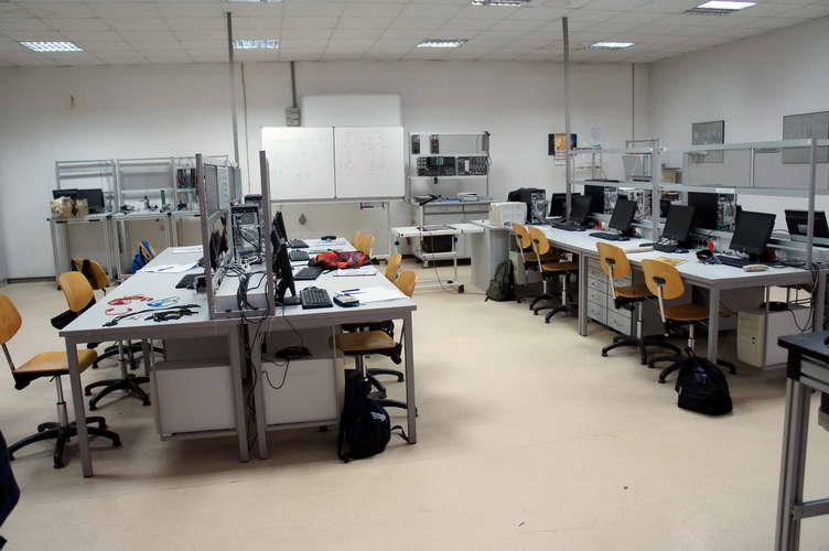 Битола: Со германска донација опремени два кабинета во Техничкото училиште