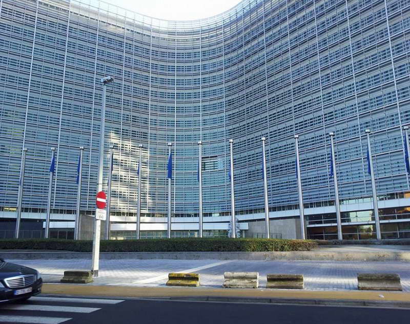 Европската Комисија ја критикува блокадата за старт на преговори, денеска во Стразбур ќе биде презентиран извештајот за напредокот на нашата земја