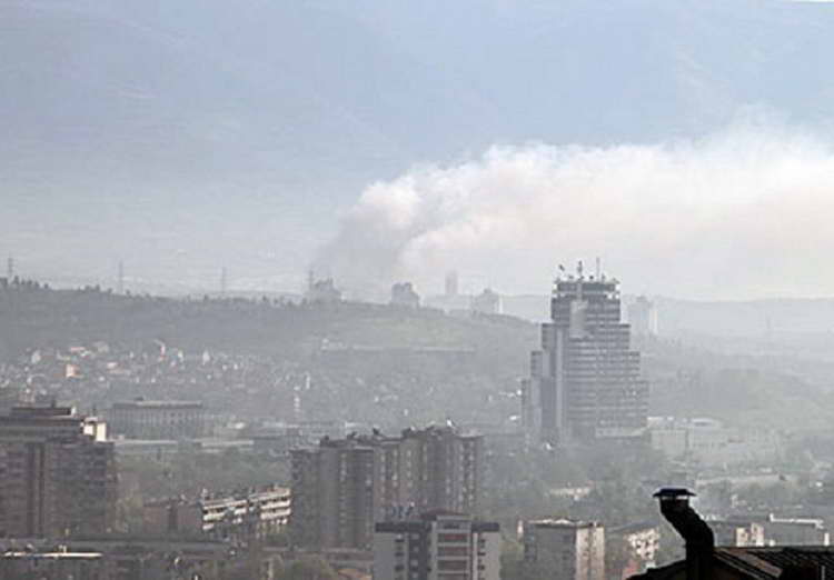 Граѓаните се гушат во загаден воздух, ВМРО-ДПМНЕ и СДСМ се препукуваат кој е крив