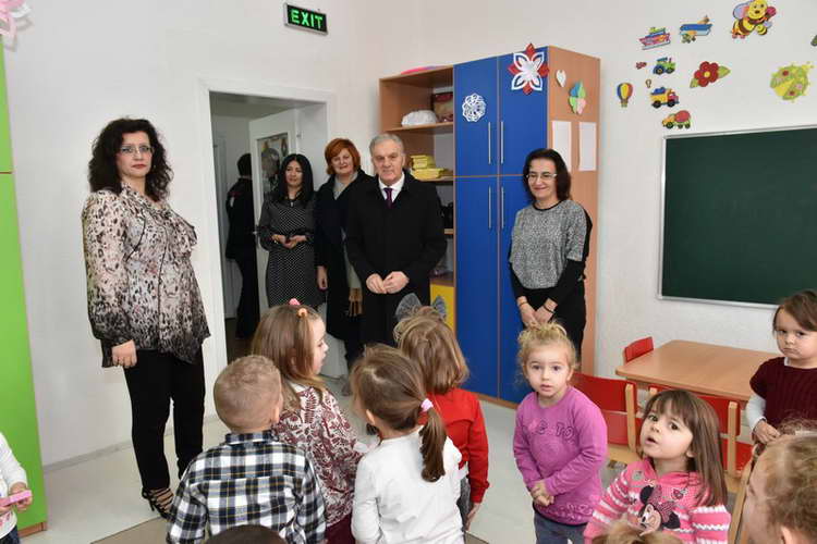 Градоначалникот Јованоски ги посети детските градинки „Наша Иднина“