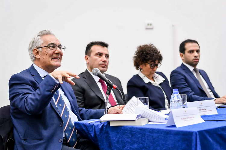 Заев на јавна дебата за уставните измени во Штип: Ќе го заокружиме процесот за иднината на земјата