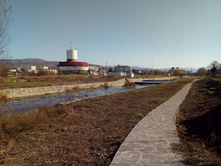 Започнаа припремите за изградба на пешачкиот мост во Делчево