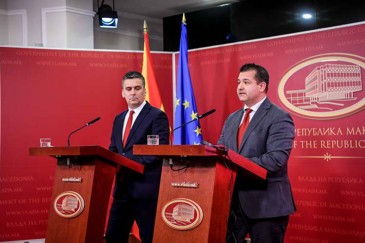 Прес-конференција на портпаролите на Владата на Република Македонија, Бошњаковски и Хоџа (видео)