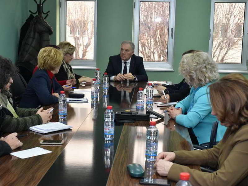 Работен состанок на градоначалникот Јованоски со директорите на основните училишта