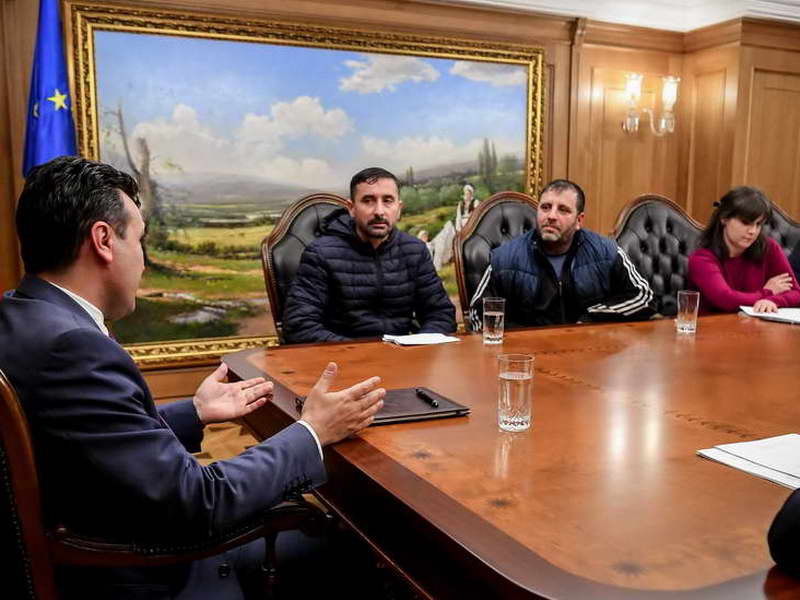 Премиерот Заев и министерот Бектеши ги продолжија консултациите со пазарџиите за изнаоѓање прифатливи решенија