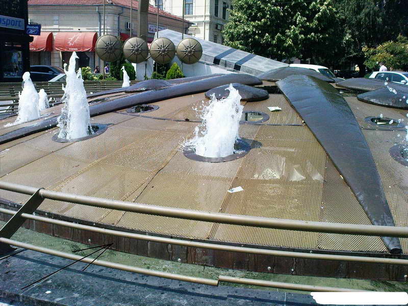 Демонтиран и украден дел од фонтаната на плоштадот „Магнолија“ во Битола