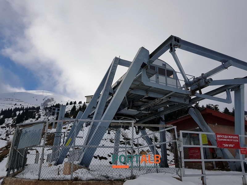 Нема кој да ги поправи ски-лифтовите на Попова Шапка, кои се од минатиот век