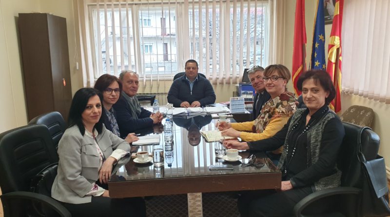 Крушево: Средба на градоначалникот Христоски со директорите на училиштата и претставници на Францускиот институт