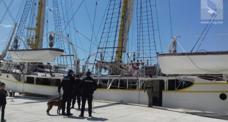 Во Црна Гора уапсен подофицер поради 50 кг кокаин на брод за обука