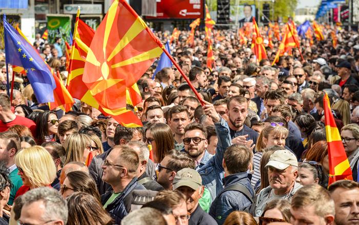 Заев, Османи и Пендаровски: Да излеземе масовно на гласање, да ја покажеме нашата европска сила