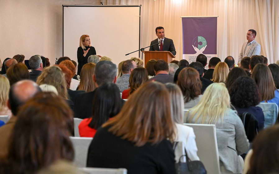 Заев на конференција „70 години – организирана едукација, рехабилитација и вработување на лица со попреченост во Северна Македонија“