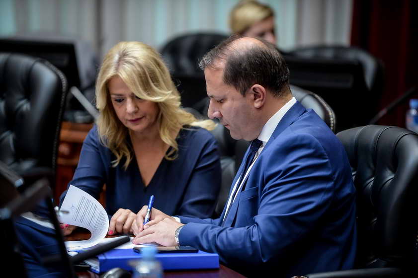 137 седница на Владата: Времено се прекинуваат постапките за издавање одобрение за градење и за вклопување на дивоградбите во охридскиот регион
