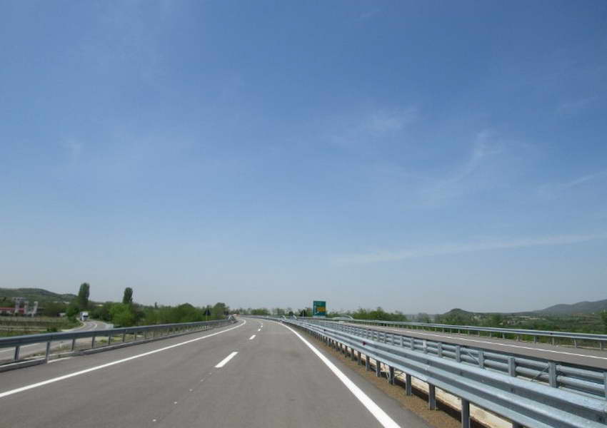 Затворена една лента на дел од aвтопатот Скопје – Велес