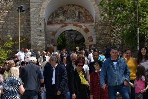 Жителите на прилепската населба Варош и градоначалникот Јованоски, заедно го одбележаа Голем Петок