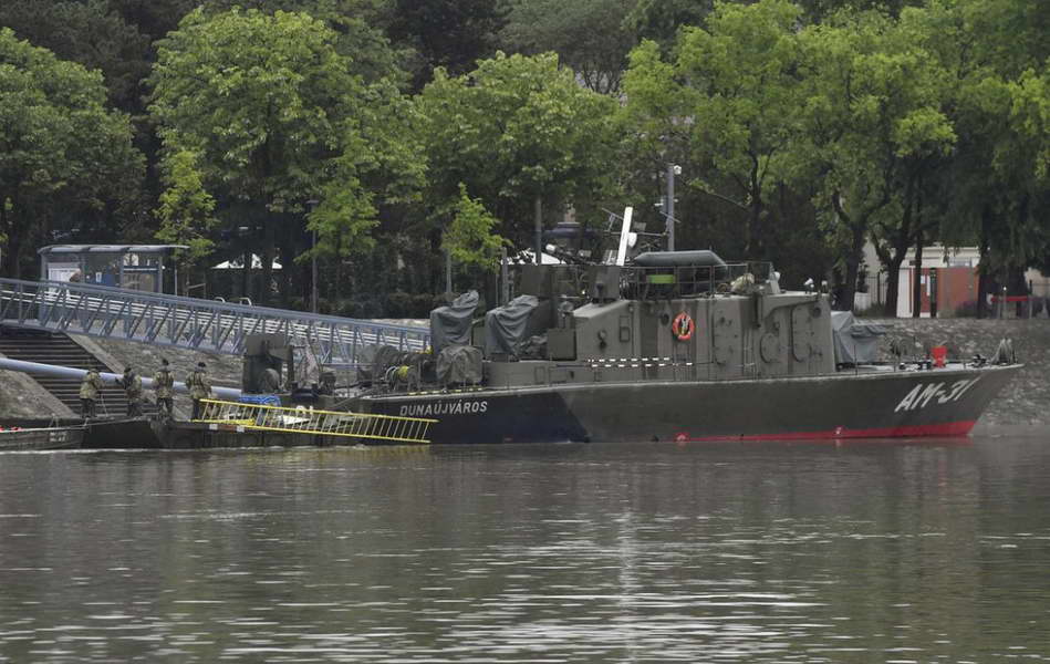 Осум лица загинаа, 21 исчезнати во судир на два брода во Будимпешта