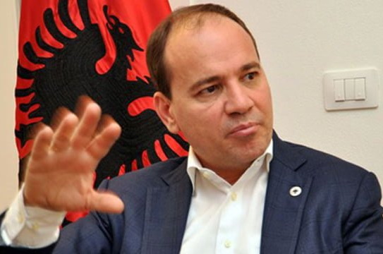 Нишани: Состојбата во Албанија e на критична точка