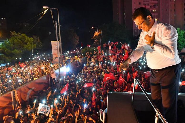 Демократијата во Турција е сѐ уште жива