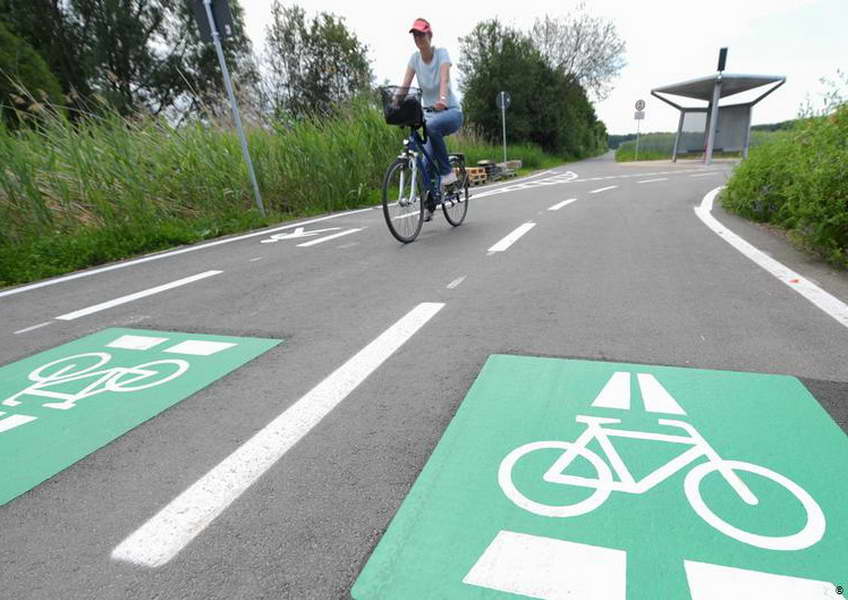 Патека на иднината: Во Утрехт се возат велосипеди на стаза што произведува зелена енергија