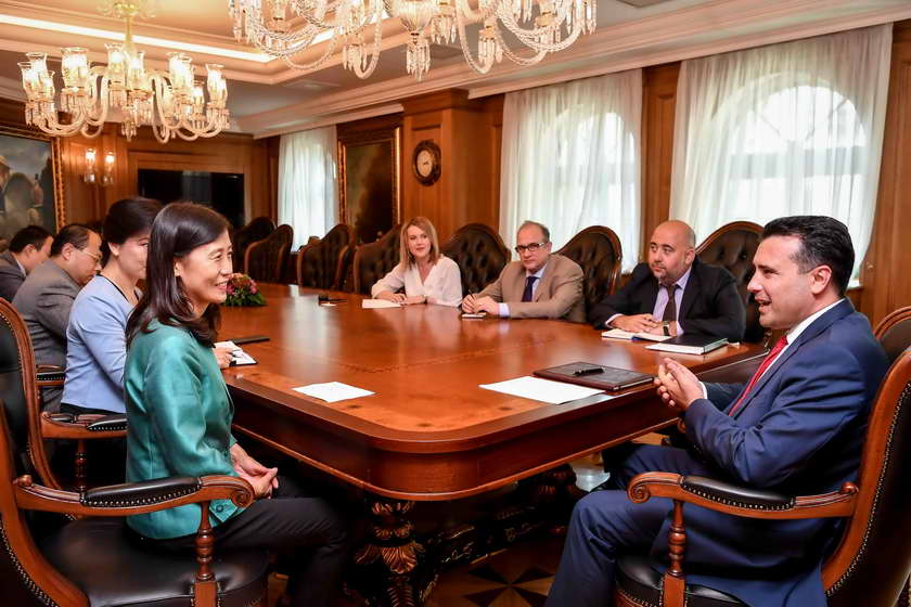 Средба на премиерот Заев со кинеската амбасадорка Лисјен: Се развива економската соработка меѓу двете држави