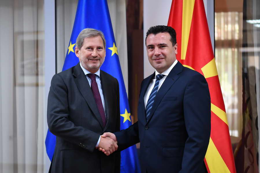 Премиерот Заев и еврокомесарот Хан: Северна Македонија се докажува како правна држава, како земја во која владее правото