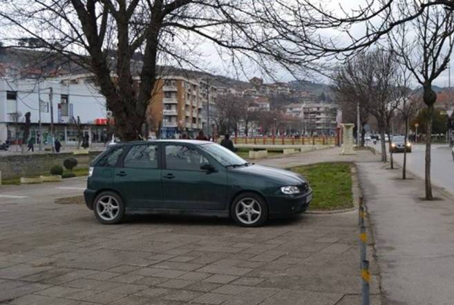 Општина Битола: Годинава изречена 41 казна за паркирање на јавни зелени површини