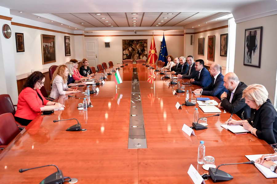Премиерот Заев прими делегација од Република Бугарија, предводена од министерката за регионален развој и урбанизам, Аврамова
