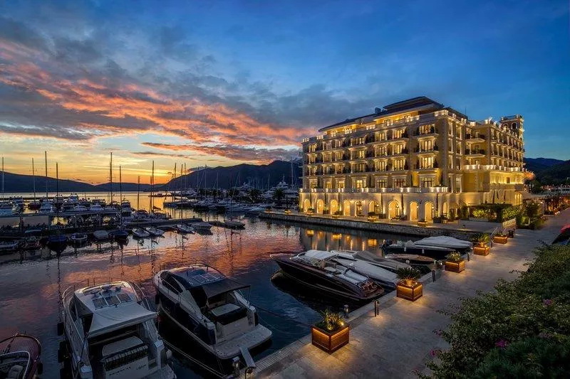 Бил Гејтс на одмор во Црна Гора, Порто Монтенегро магнет за светскиот џет-сет