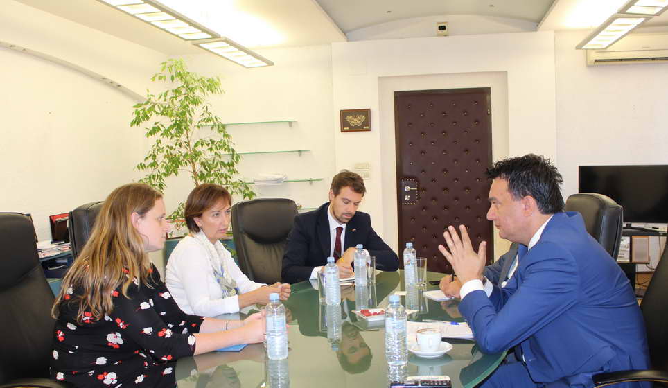 Средба на министерот Сугарески со британската амбасадорка Галовеј