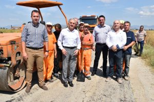 Се интензивираат работите за санација и рехабилитација на патиштата во руралните средини од Пелагонискиот регион