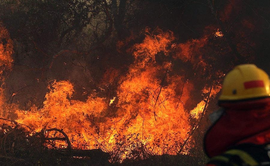 Вонредна состојба и евакуација во Британска Колумбија, над илјада пожари беснеат низ Канада