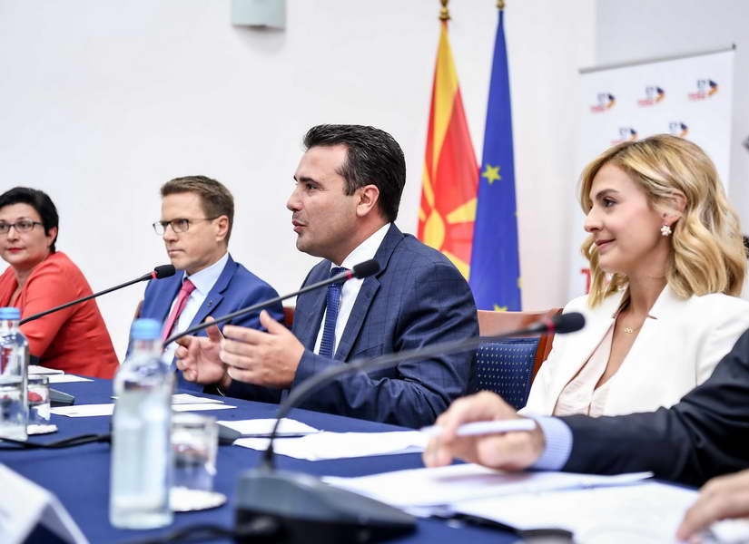 Заев и Ангеловска: Со поддршката на нашите партнери ЕУ и Светска банка ја градиме Република Северна Македонија (видео)