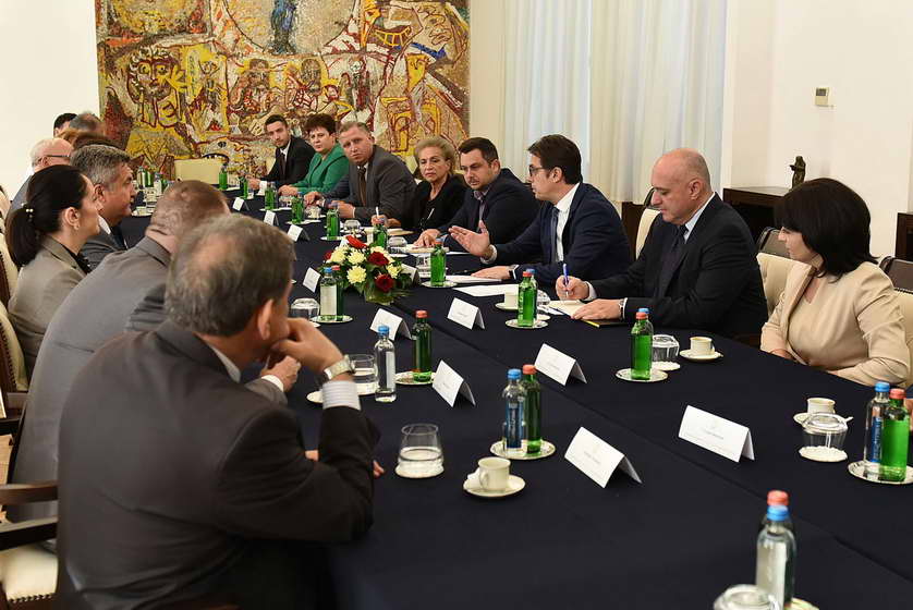 Средба на Претседателот Пендаровски со членовите на собраниската Комисија за одбрана и безбедност