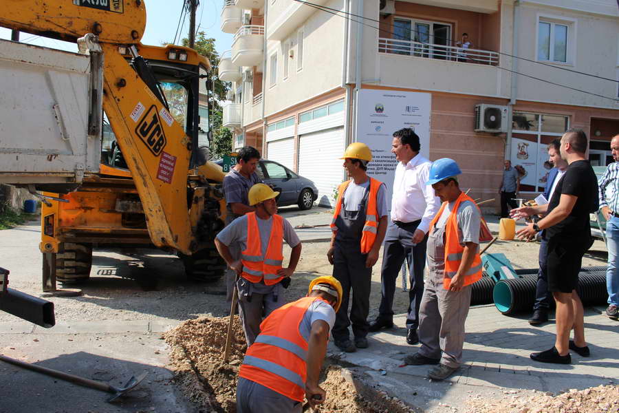 Започна изградбата на канализациона и водоводна мрежа на улица „Петричка“ во Маџир Маало