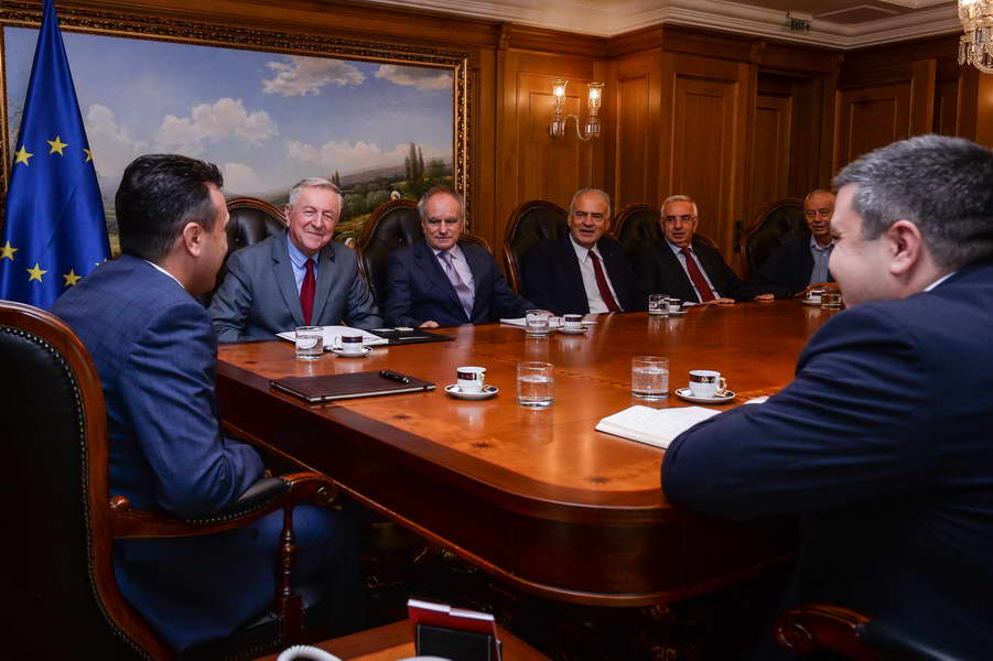 Средба на премиерот Заев со претставници на Советот на амбасадори: Поздравени се политиките на Владата и договорена е активна соработка